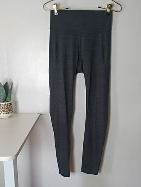 Outdoor Voices ankle crop leggings High-Waist Black/Charcoal Leggings XS